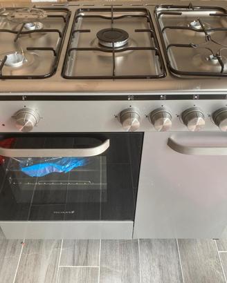 Cucina a gas con forno elettrico
