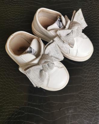 Scarpa bianca 24 SHO.E.B. 76