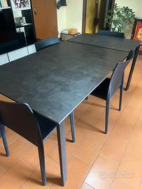 TAVOLO ALLUNGABILE CON 4 SEDIE