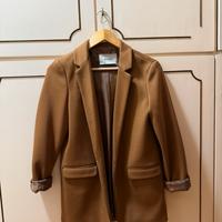 Blazer color cammello del marchio Stradivarius