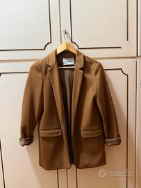 Blazer color cammello del marchio Stradivarius