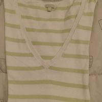 Maglia a righe con scollo a V