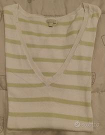 Maglia a righe con scollo a V