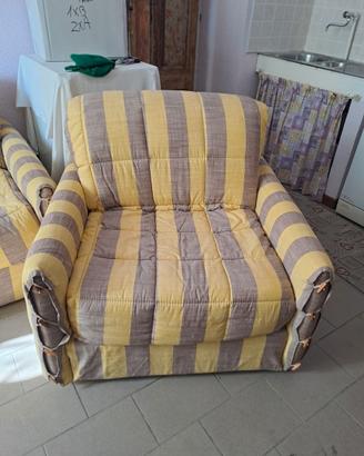 Poltrone e divano letto