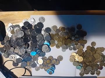 625 monete italiane in lire e straniere.