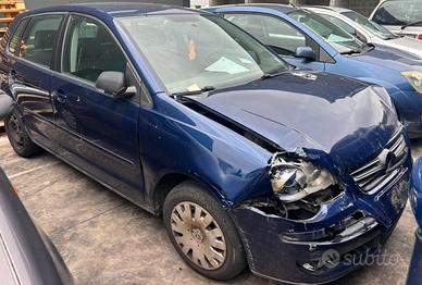 VOLKSWAGEN POLO per ricambi usati