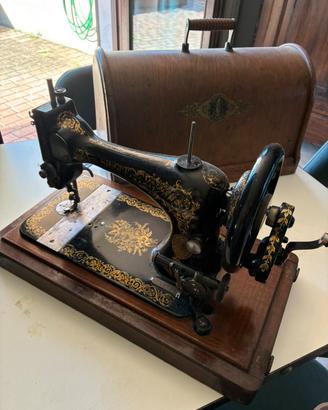 Singer 1981 a manovella con cappellotto tutto orig