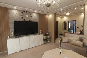 Quadrilocale ristrutturato con 3 balconi e box