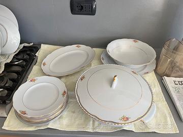 Set piatti fiori e bordo oro