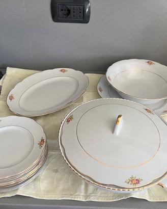 Set piatti fiori e bordo oro