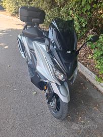 Maxi scooter Kymko AK 550