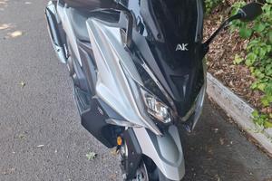 Maxi scooter Kymko AK 550
