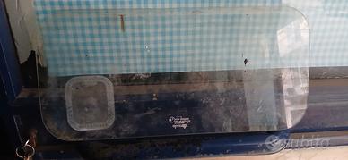 Vetro posteriore per Piaggio Ape 50.