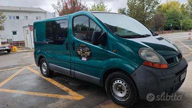Renault Trafic 6 posti autocarro