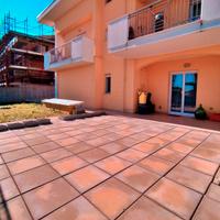 Appartamento piano terra ampio terrazzo e giardino