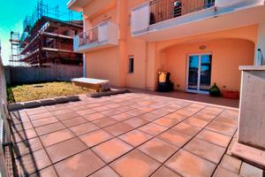 Appartamento piano terra ampio terrazzo e giardino