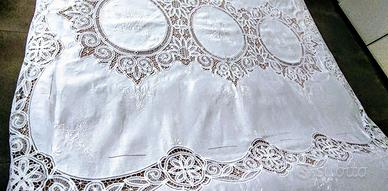Copriletto in puro lino e pizzo Rinascimento
