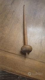 Fuso di legno antico.