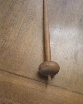 Fuso di legno antico.