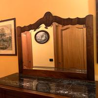 Comò con specchio integrato e marmo Emperador Dark