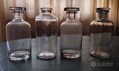 Collezione bottiglie laboratorio di chimica