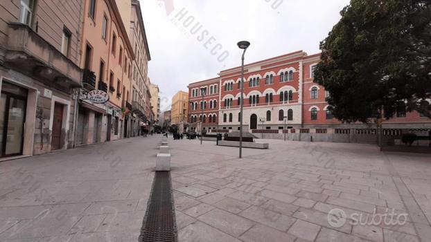 Piazza Garibaldi: Locale commerciale di 80 mq