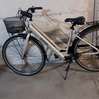 bici donna assistita...nuova