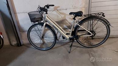 bici donna assistita...nuova
