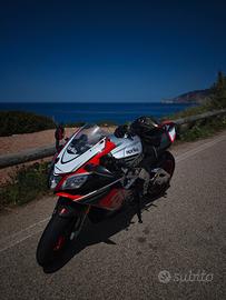 Aprilia RSV4 - 2012