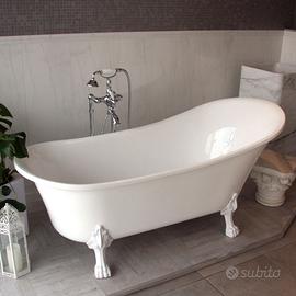 Vasca Freestanding Retrò con Piedini bianchi
