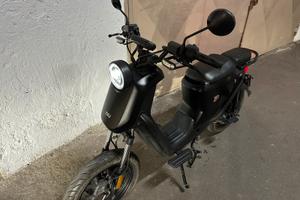 Scooter elettrico niu uqi