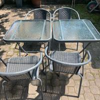 2 tavoli da giardino con sedie