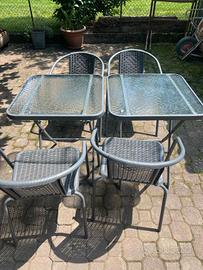 2 tavoli da giardino con sedie