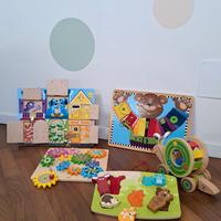 Tavole e giochi in legno per l'apprendimento 