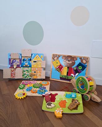 Tavole e giochi in legno per l'apprendimento 