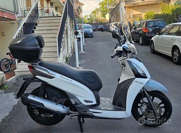 Kymco People GTI 300