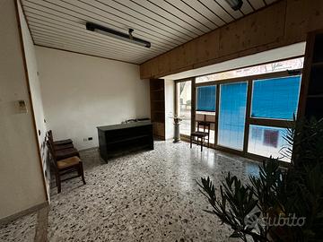 Locale commerciale ideale come studio/negozio