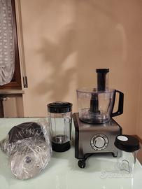 Robot da cucina pluriaccessoriato
