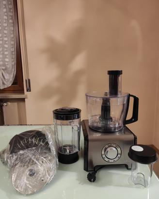 Robot da cucina pluriaccessoriato