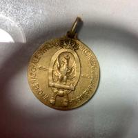 Medaglia in argento 800 dorata.