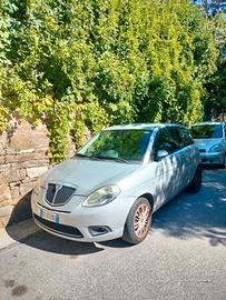 lancia y