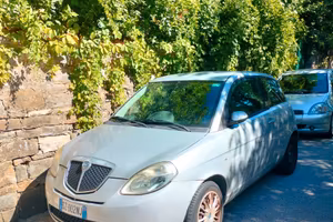 lancia y