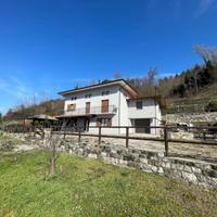 CASA INDIPENDENTE CON DUE APPARTAMENTI INDIPEND...