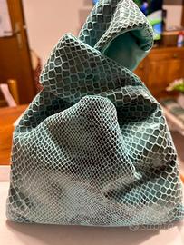 Pochette cucita a mano