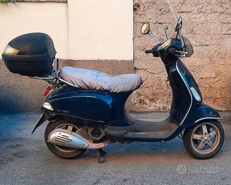 Vespa Piaggio blu