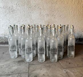 BOTTIGLIE VUOTE DI VODKA BELVEDERE COME DA FOTO