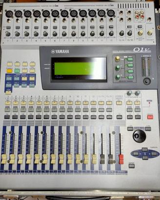 Mixer digitale Yamaha 01v