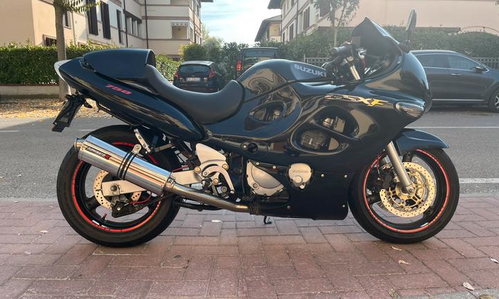 Suzuki GSX 750 F