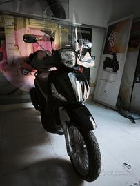 Piaggio Beverly 300 i.e. ABS ASR Nero Lucido