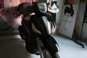 Piaggio Beverly 300 i.e. ABS ASR Nero Lucido